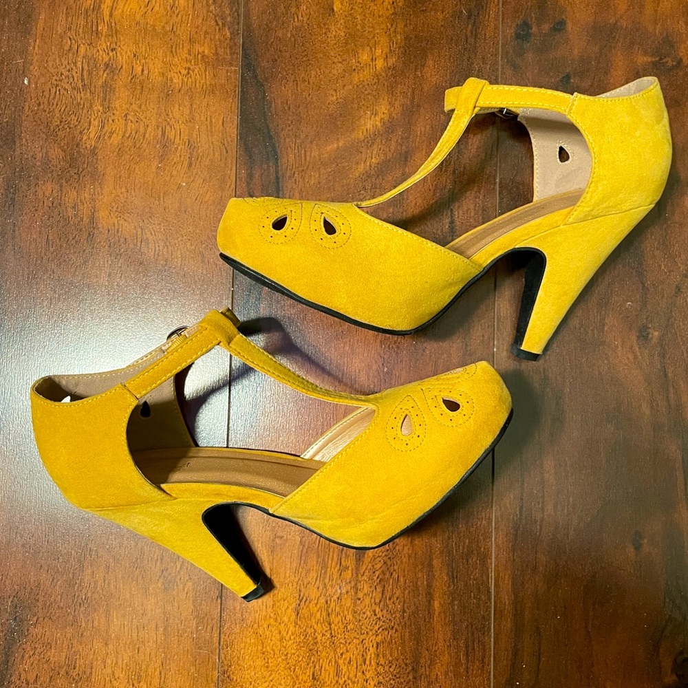 Retro look yellow suede t-strap Modcloth platform heels
